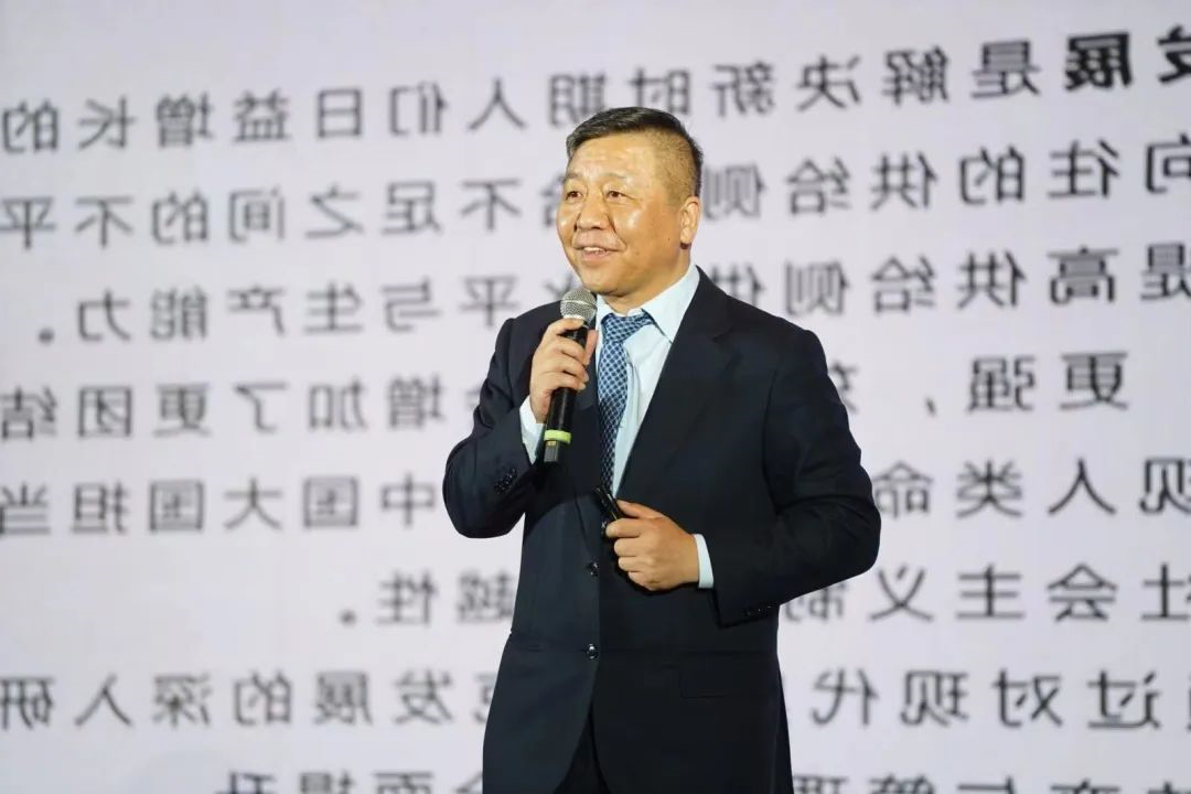 《户外运动:现代幸福生活的风向标》中国•临海户外运动与城市发展大会上的主旨演讲——中国国际oety欧亿体育
执行主席 李守文(图4) 《户外运动:现代幸福生活的风向标》中国•临海户外运动与城市发展大会上的主旨演讲——中国国际oety欧亿体育
执行主席 李守文(图4)