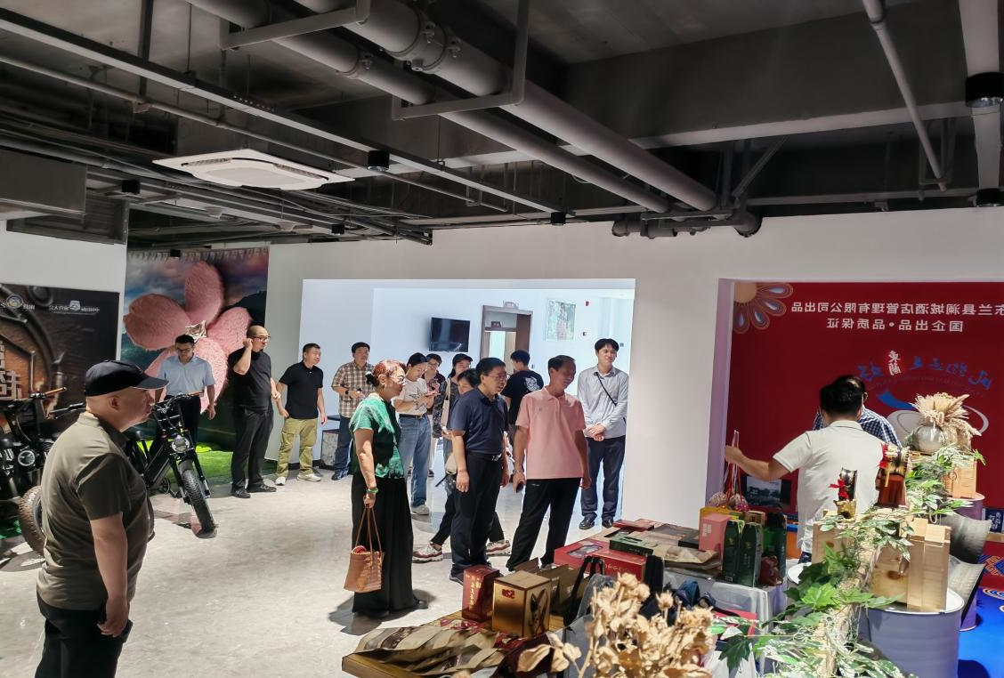 中国风景名胜区协会会长张永利一行到露营之家供应链贸易中心考察调研(图5)