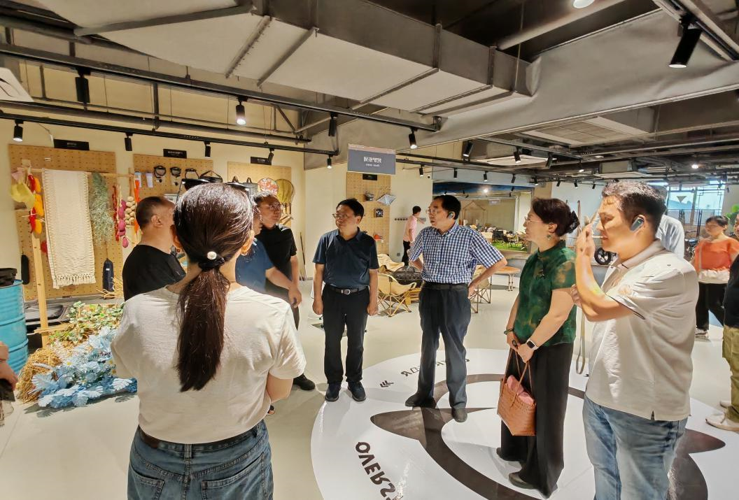 中国风景名胜区协会会长张永利一行到露营之家供应链贸易中心考察调研(图6)